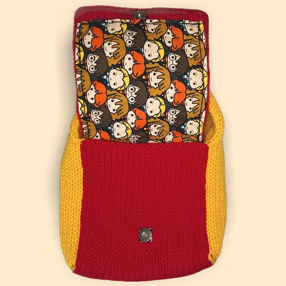 Handmade Knit Crossbody Golden Snitch Messenger Bag Harry Potter Fabric Lined - Picture 3 of 12